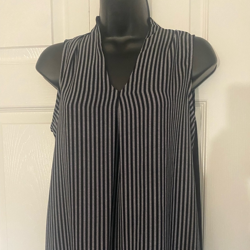 Worthington S black and white blouse
